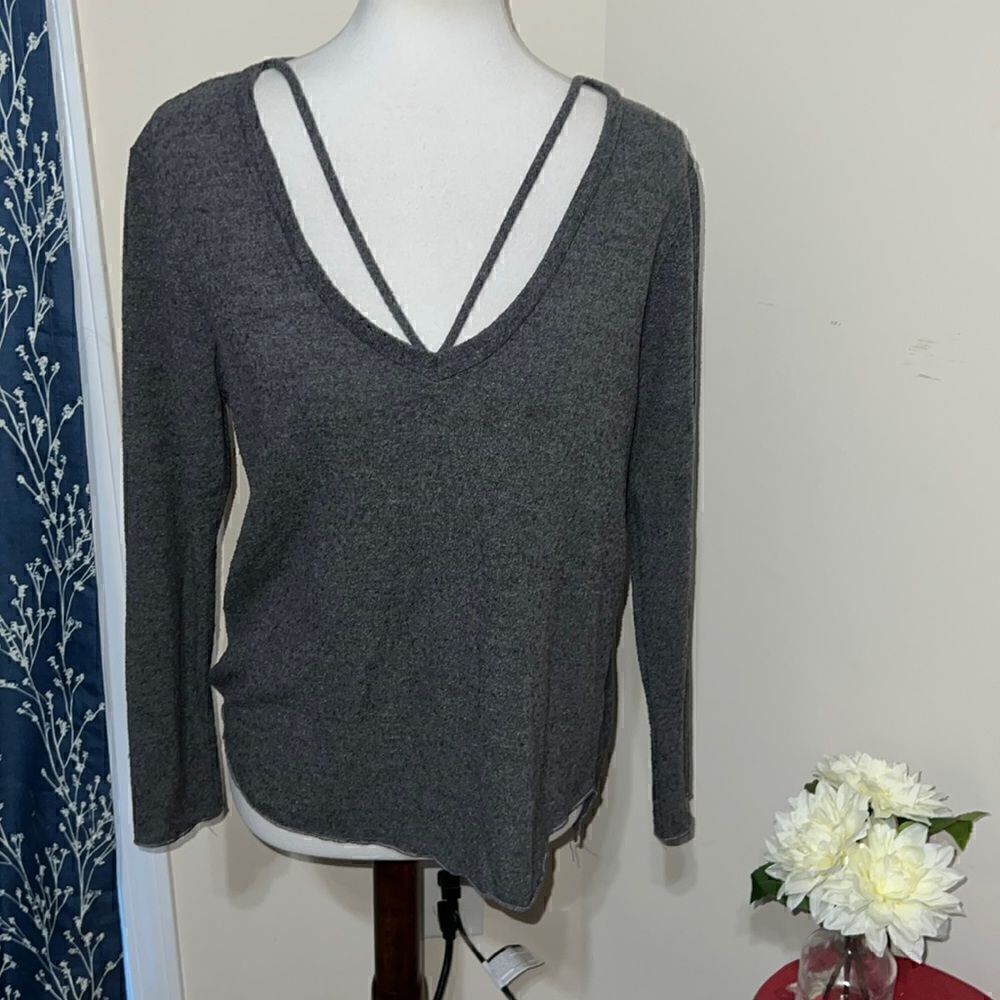 LNA Gray Long Sleeve V-Neck Cut-Out Top Neutral Sz M Medium Rolled Hem